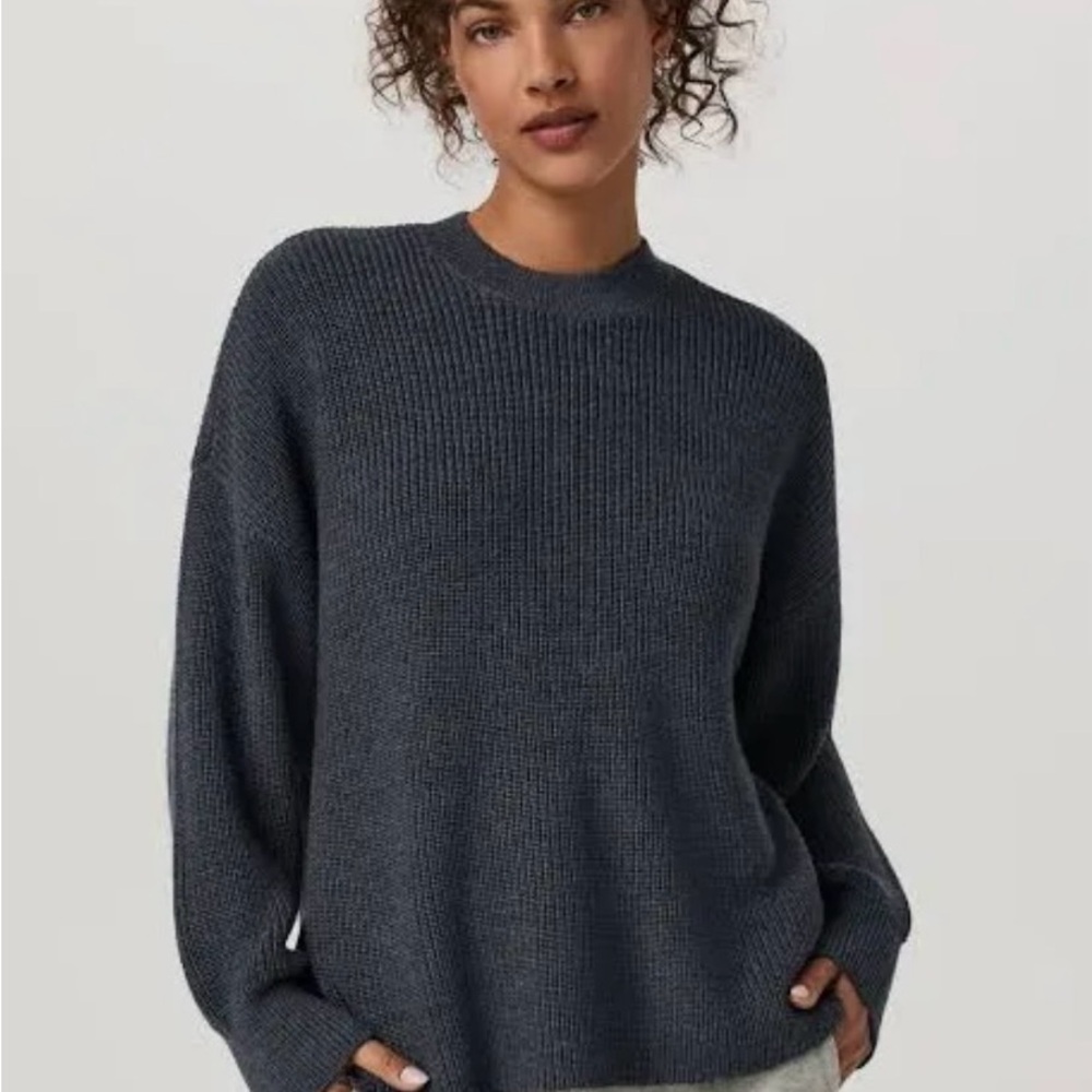 NWT Vuori Women's Alps classic crew sweater in Charcoal szXS